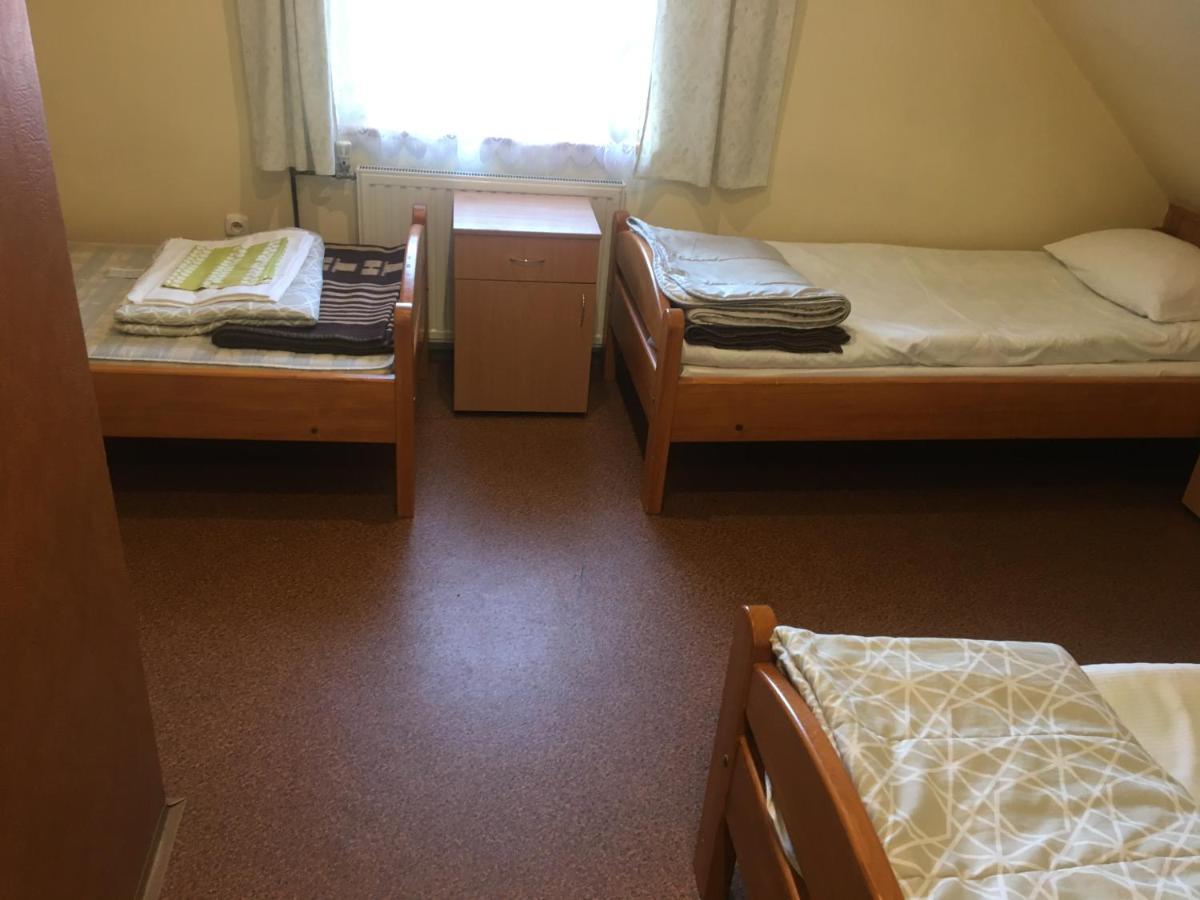 Apartamento Dom Mlodziezowy W Polanie Serednie Male Exterior foto