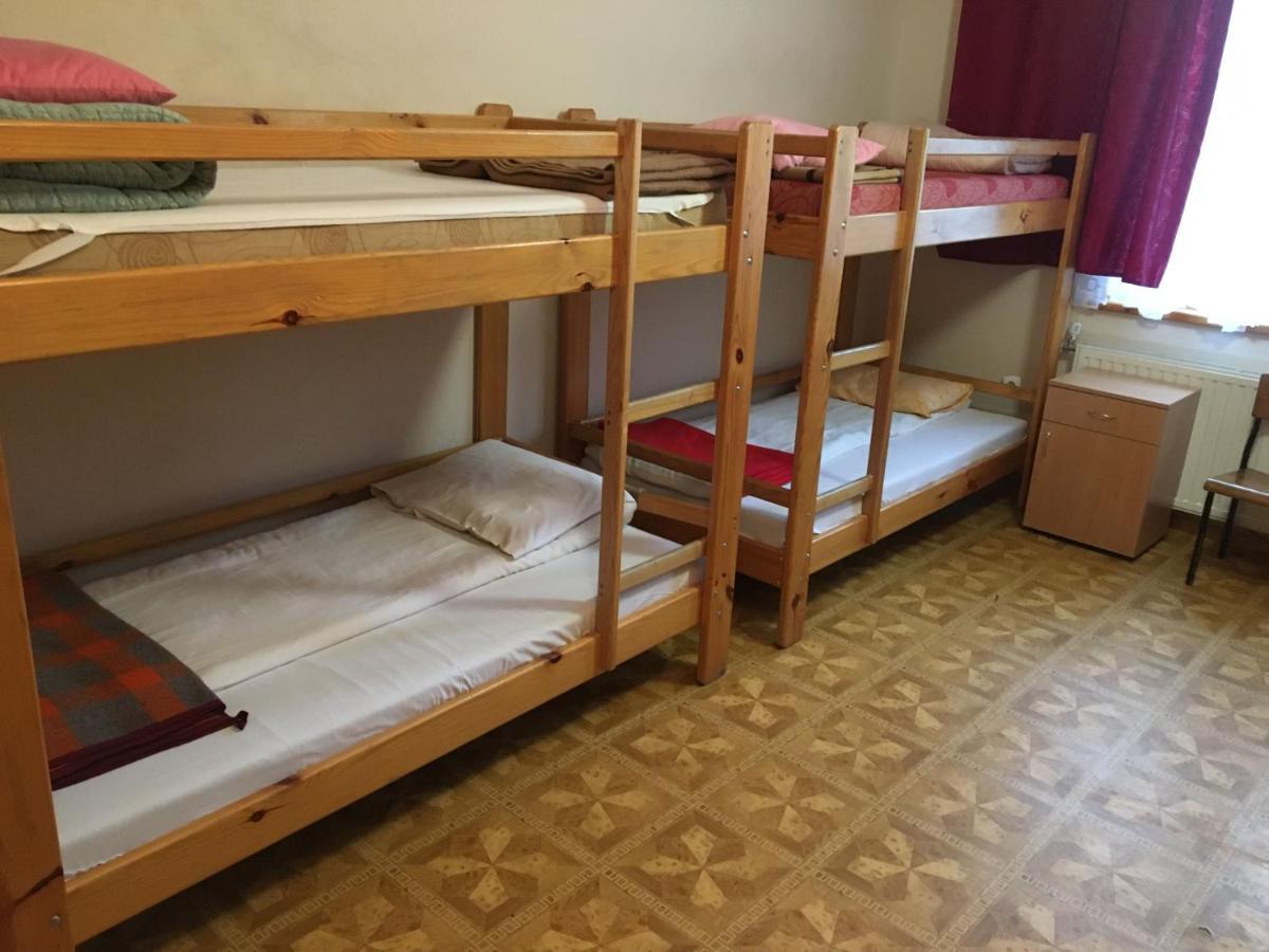 Apartamento Dom Mlodziezowy W Polanie Serednie Male Exterior foto