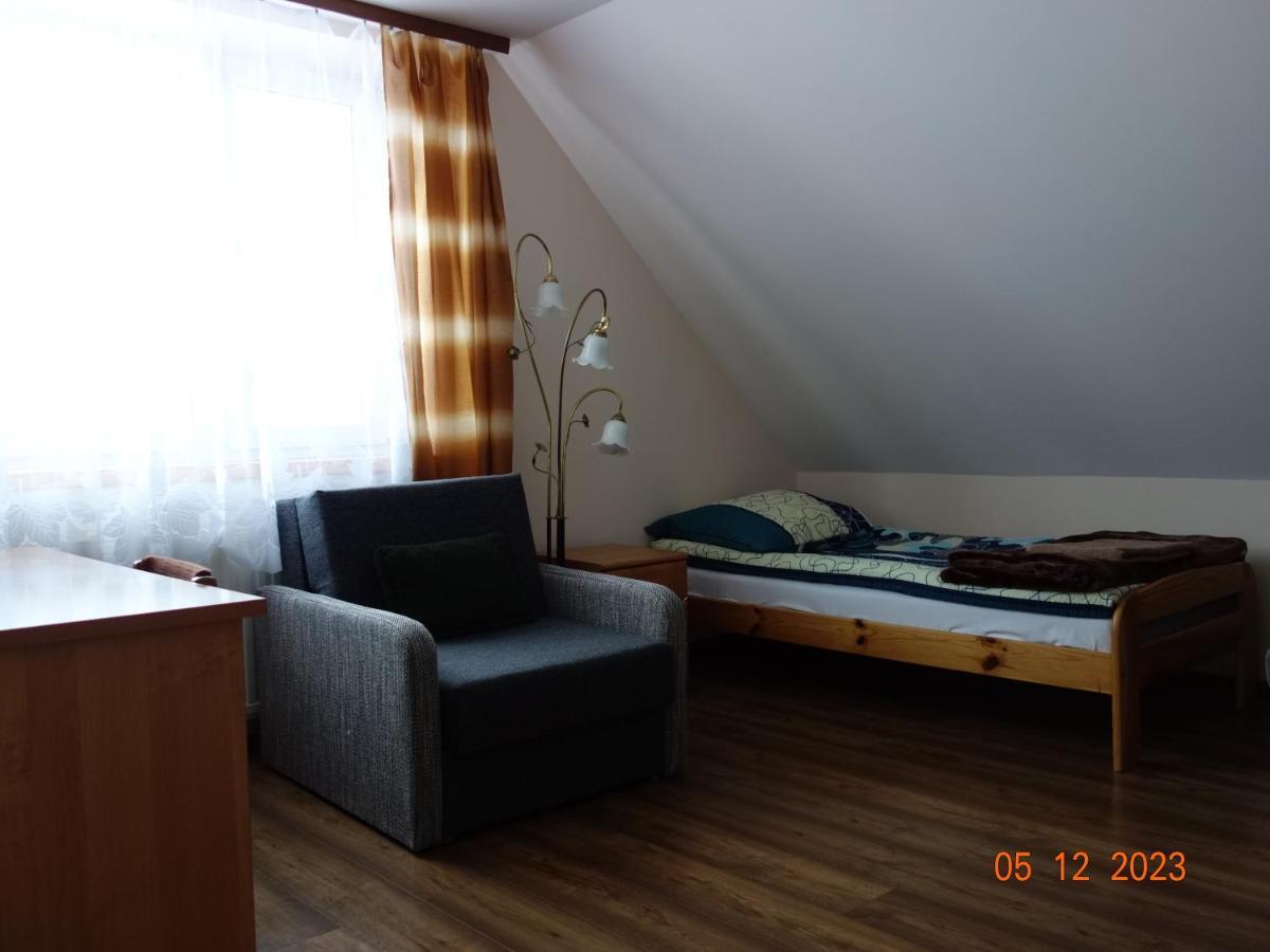 Apartamento Dom Mlodziezowy W Polanie Serednie Male Exterior foto